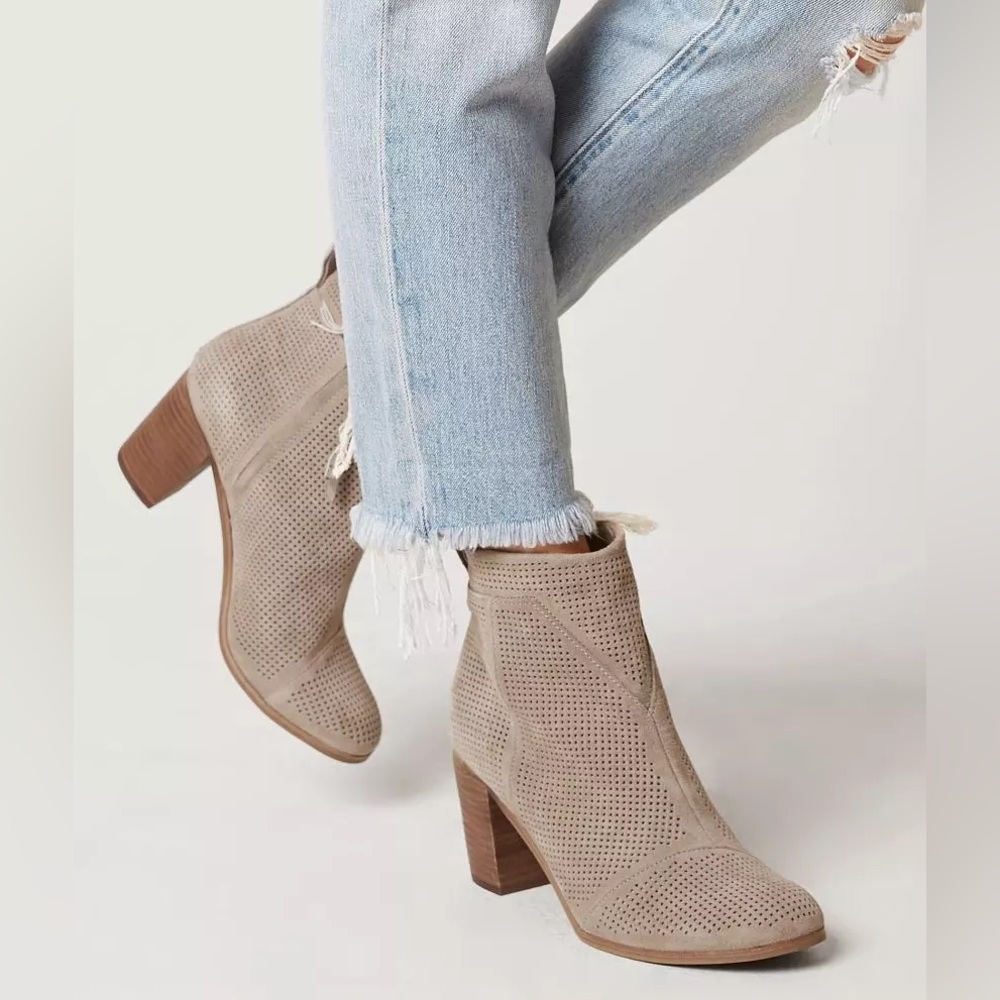 TOMS Taupe LUNATA Suede Perforated Leather Ankle Boots Sz 7